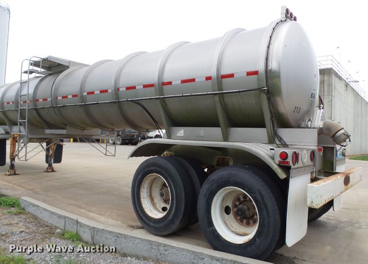 image for item DH3775 1997 Walker tank trailer