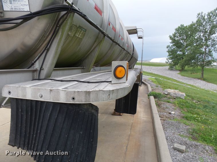 image for item DH3775 1997 Walker tank trailer