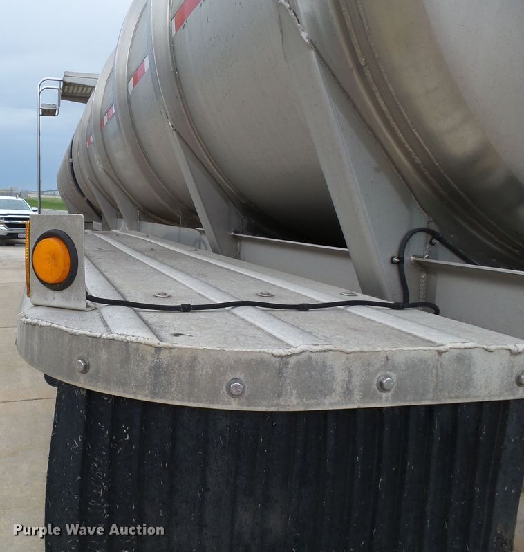 image for item DH3775 1997 Walker tank trailer