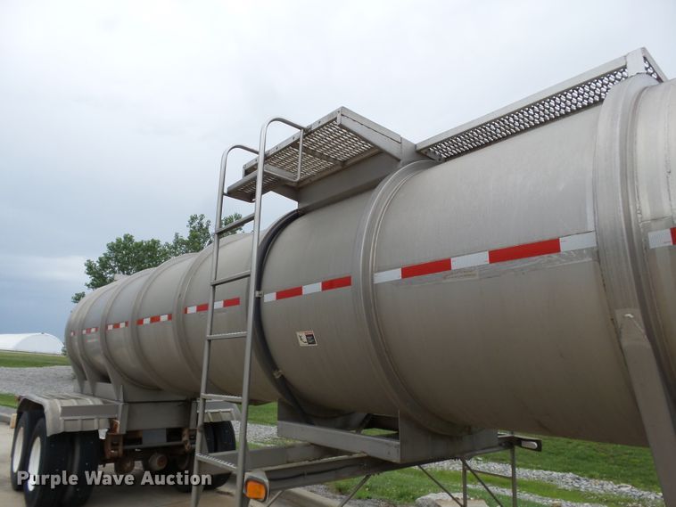 image for item DH3775 1997 Walker tank trailer