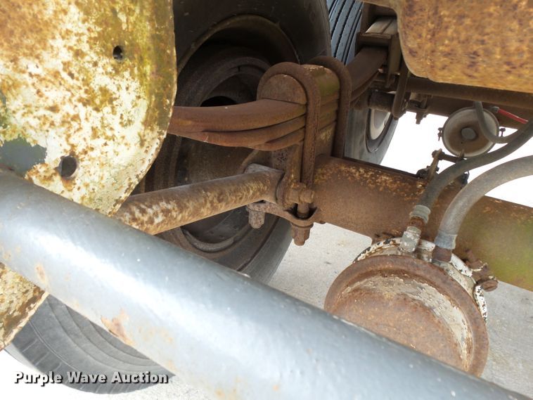 image for item DH3775 1997 Walker tank trailer