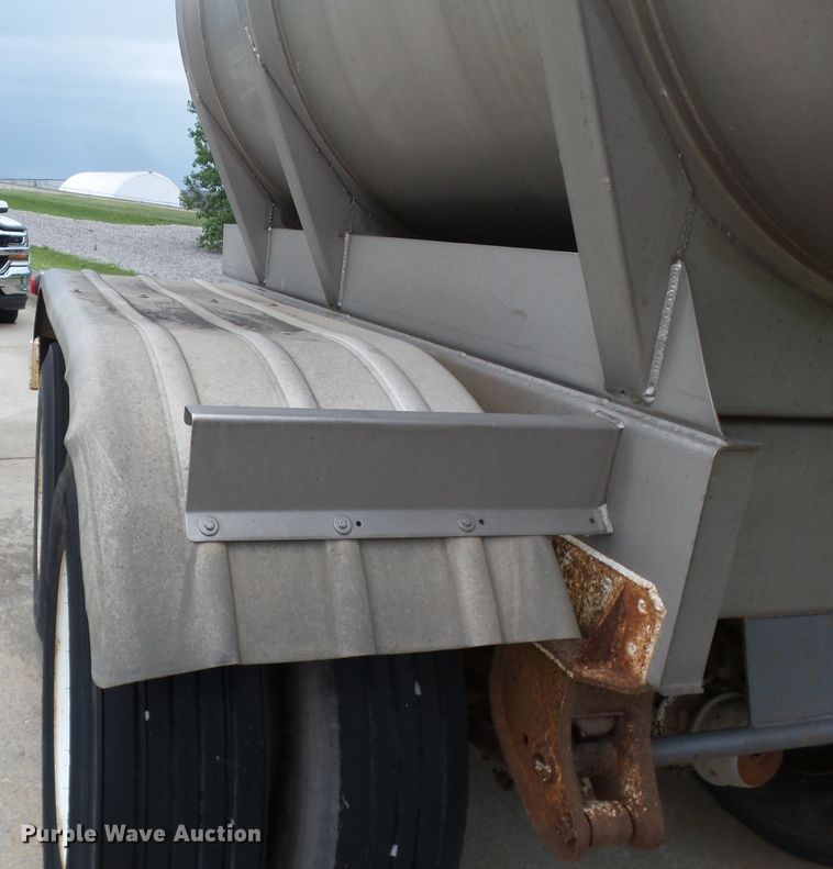 image for item DH3775 1997 Walker tank trailer