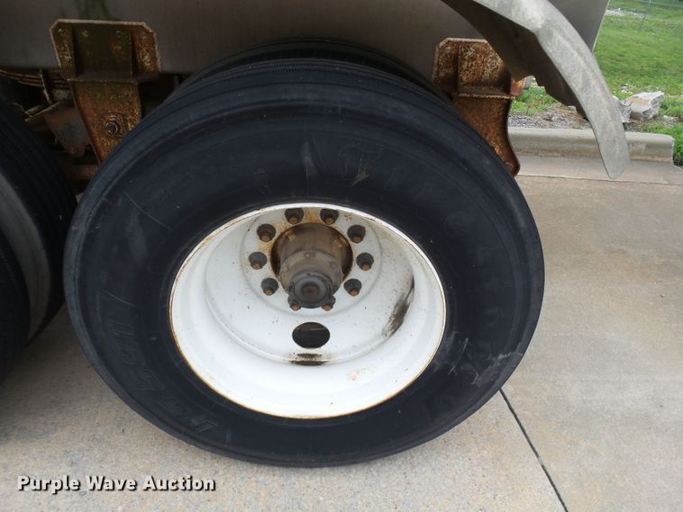 image for item DH3775 1997 Walker tank trailer