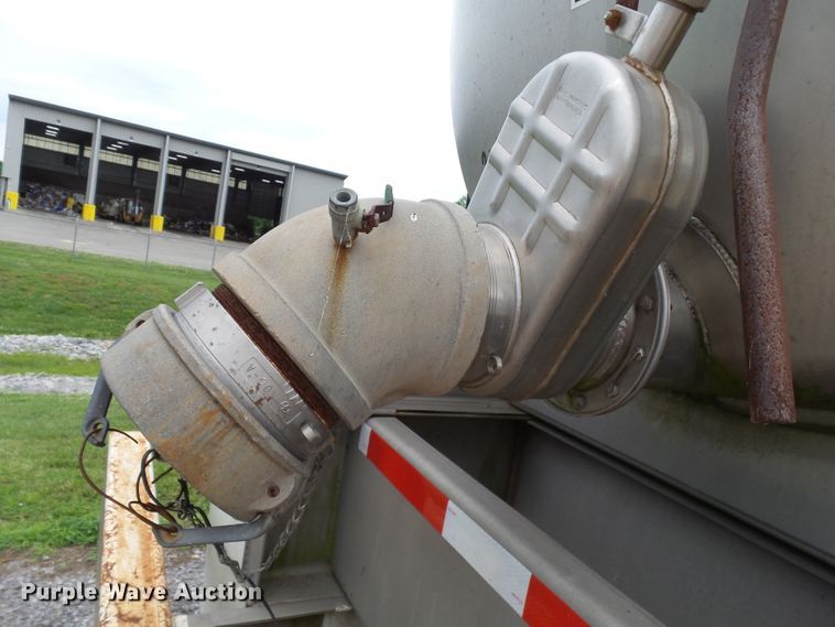 image for item DH3775 1997 Walker tank trailer