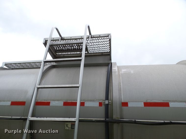 image for item DH3775 1997 Walker tank trailer