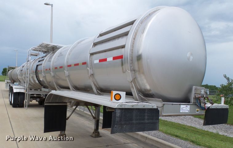 image for item DH3776 2007 Walker tank trailer