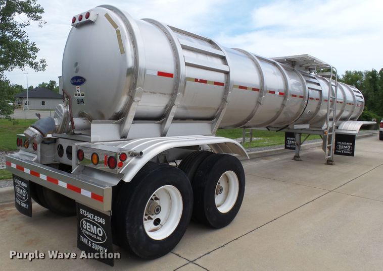 image for item DH3776 2007 Walker tank trailer