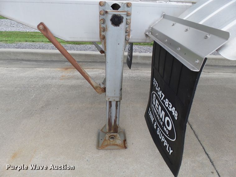 image for item DH3776 2007 Walker tank trailer