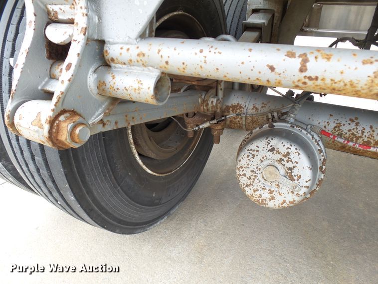 image for item DH3776 2007 Walker tank trailer