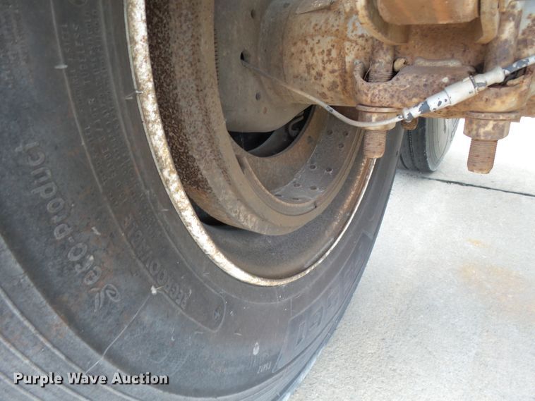 image for item DH3776 2007 Walker tank trailer