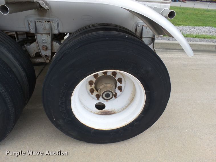 image for item DH3776 2007 Walker tank trailer