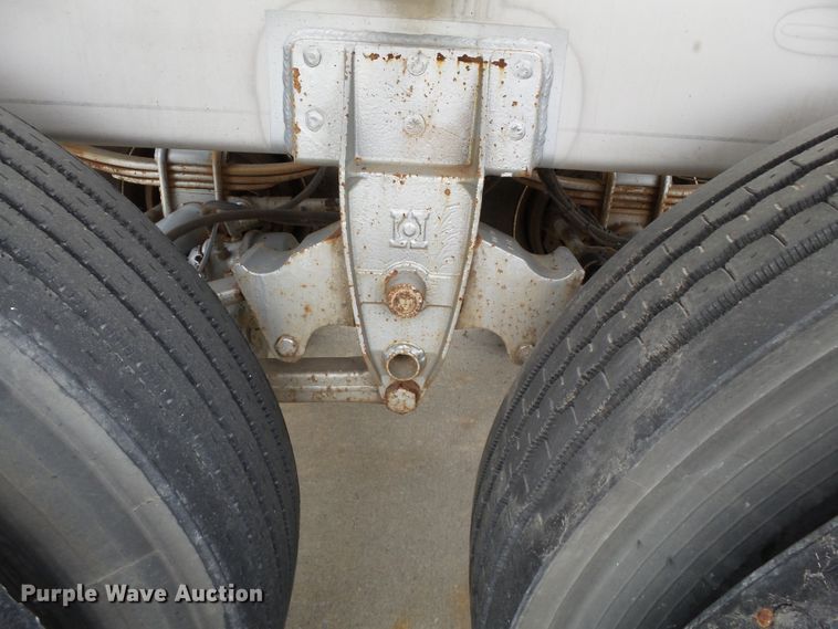 image for item DH3776 2007 Walker tank trailer