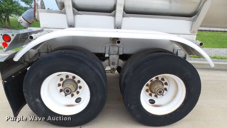 image for item DH3776 2007 Walker tank trailer