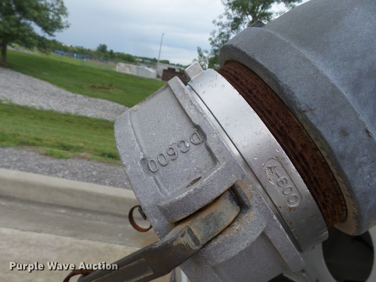 image for item DH3776 2007 Walker tank trailer