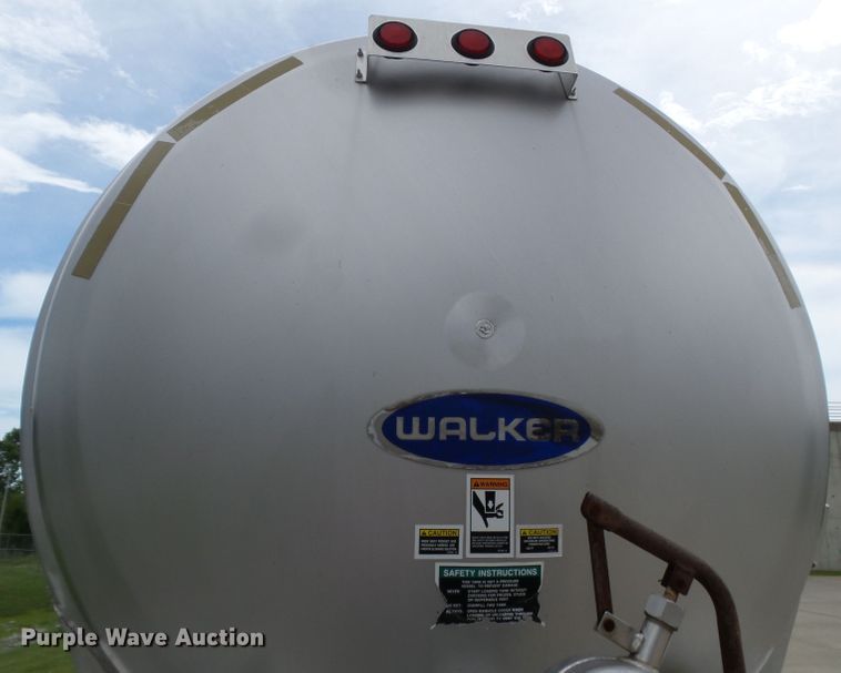 image for item DH3776 2007 Walker tank trailer