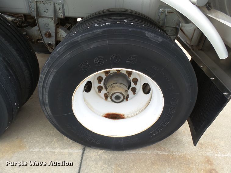 image for item DH3776 2007 Walker tank trailer