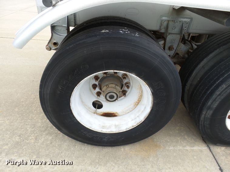 image for item DH3776 2007 Walker tank trailer