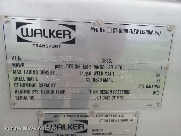 image for item DH3776 2007 Walker tank trailer