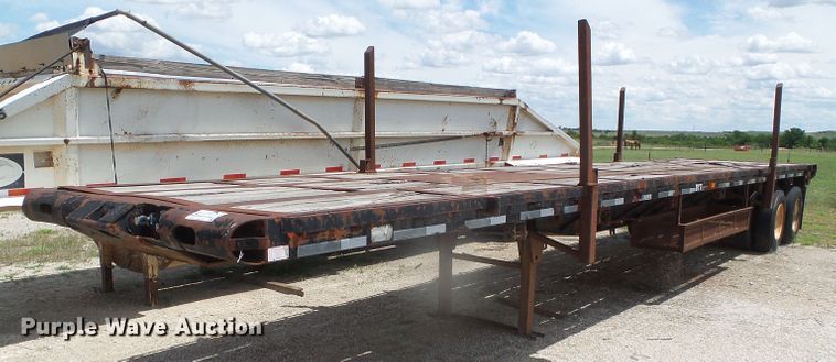 image for item DH4942 1981 Fruehauf flatbed trailer