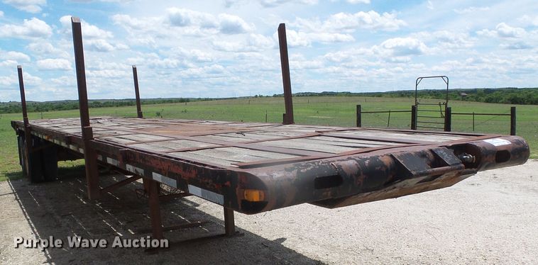 image for item DH4942 1981 Fruehauf flatbed trailer
