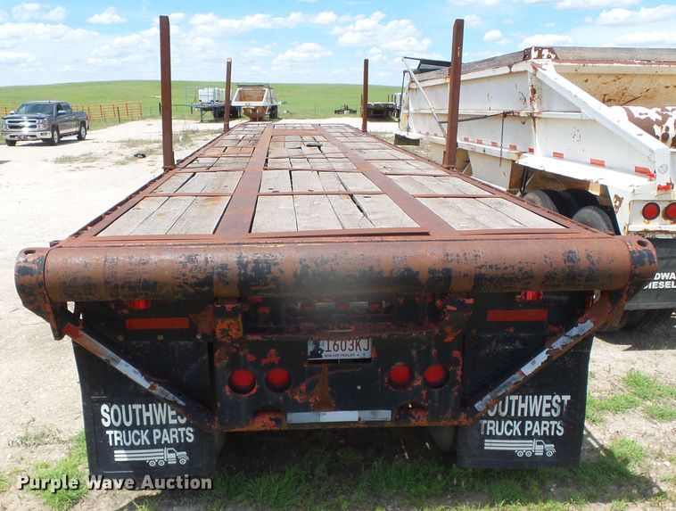 image for item DH4942 1981 Fruehauf flatbed trailer