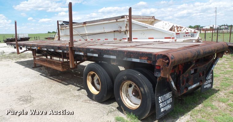 image for item DH4942 1981 Fruehauf flatbed trailer