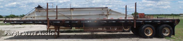 image for item DH4942 1981 Fruehauf flatbed trailer