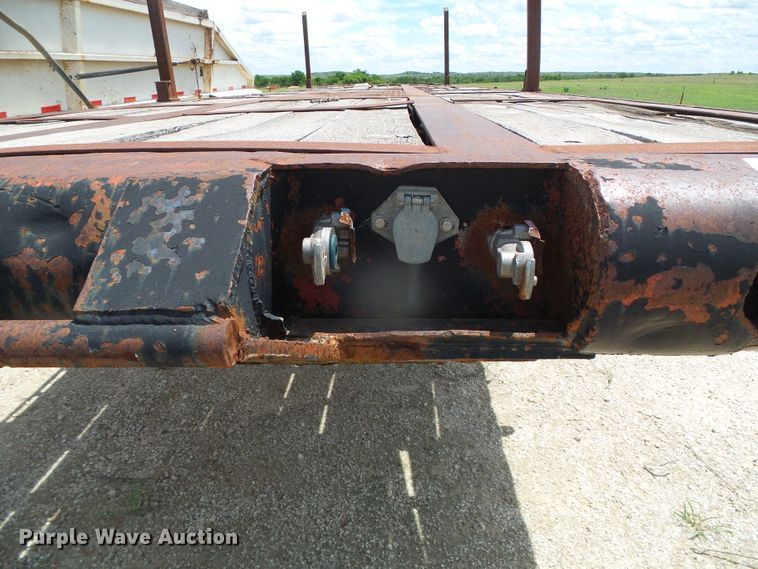image for item DH4942 1981 Fruehauf flatbed trailer