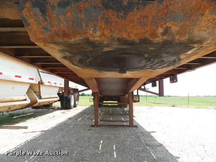 image for item DH4942 1981 Fruehauf flatbed trailer