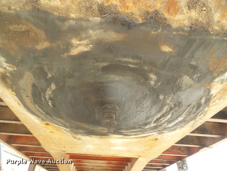 image for item DH4942 1981 Fruehauf flatbed trailer