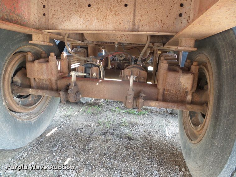 image for item DH4942 1981 Fruehauf flatbed trailer