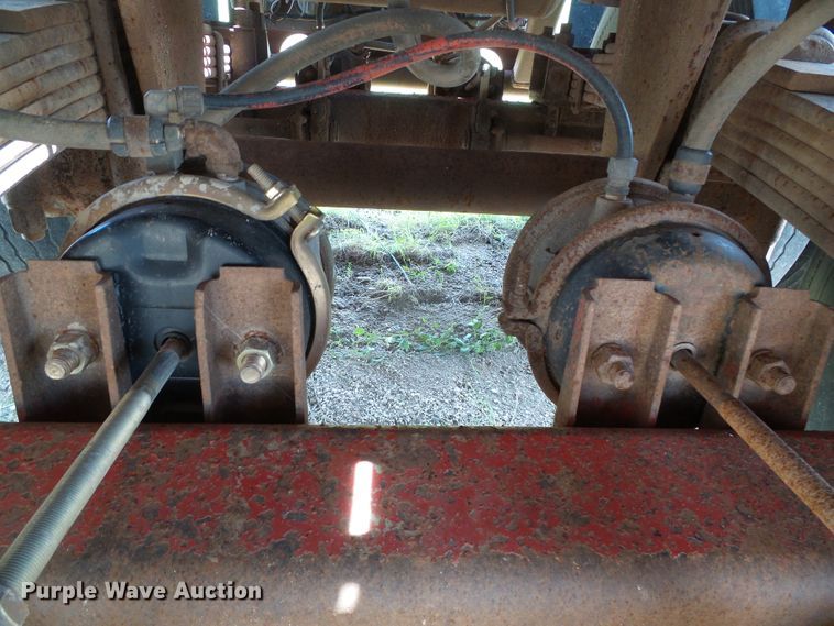 image for item DH4942 1981 Fruehauf flatbed trailer