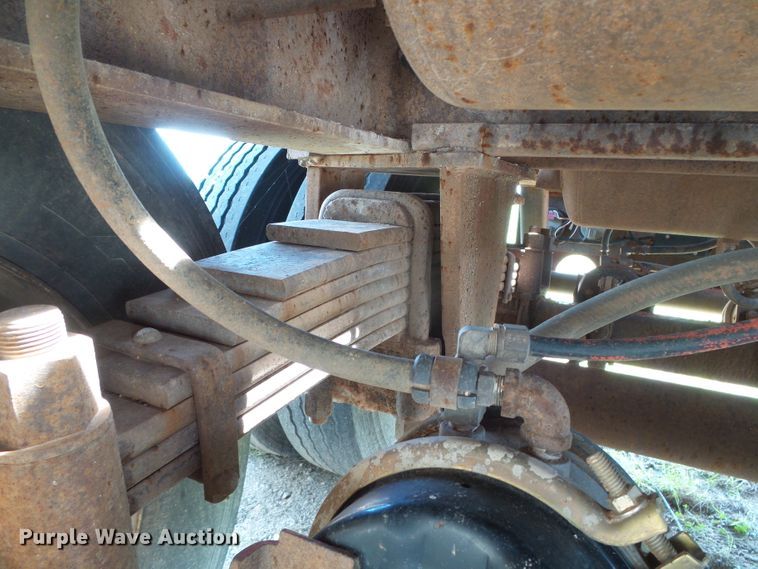 image for item DH4942 1981 Fruehauf flatbed trailer