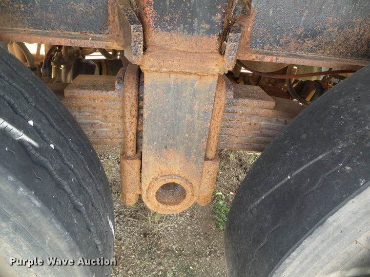 image for item DH4942 1981 Fruehauf flatbed trailer