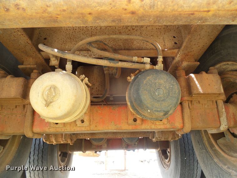 image for item DH4942 1981 Fruehauf flatbed trailer