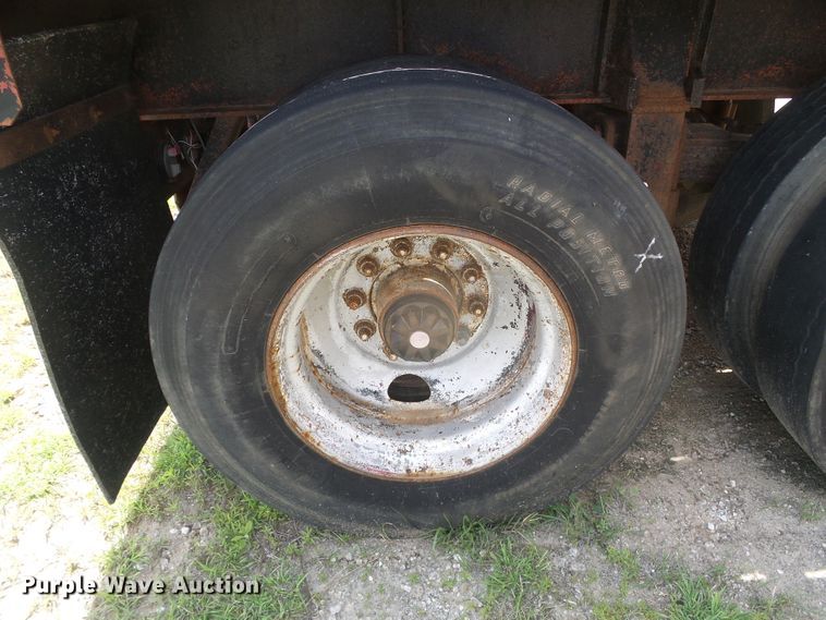 image for item DH4942 1981 Fruehauf flatbed trailer