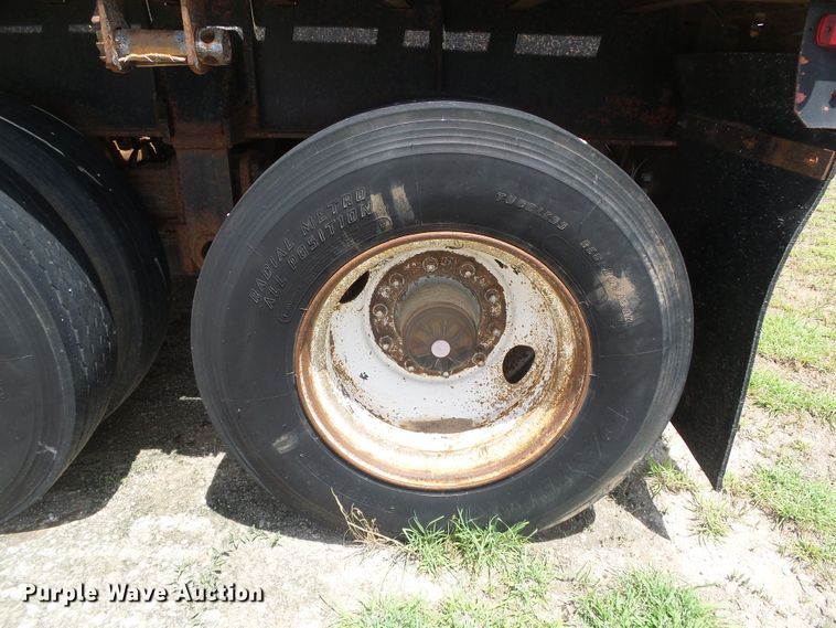 image for item DH4942 1981 Fruehauf flatbed trailer