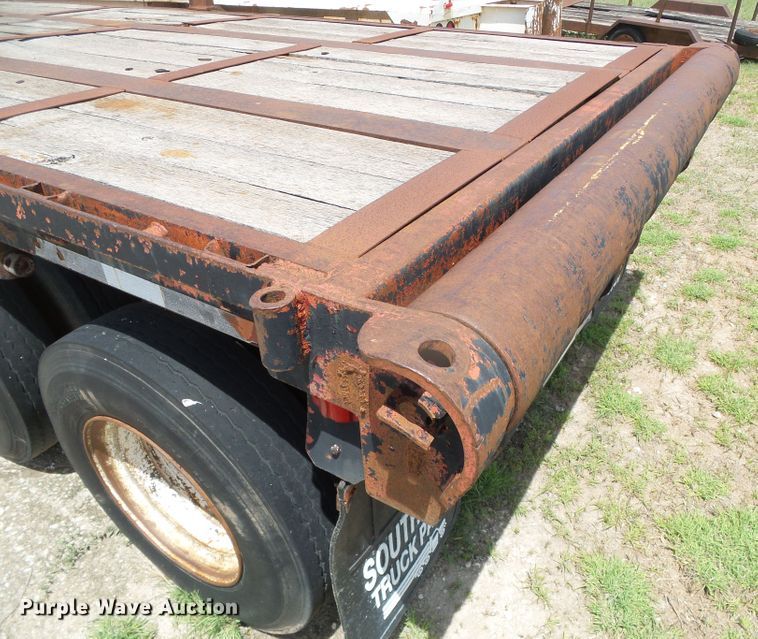 image for item DH4942 1981 Fruehauf flatbed trailer