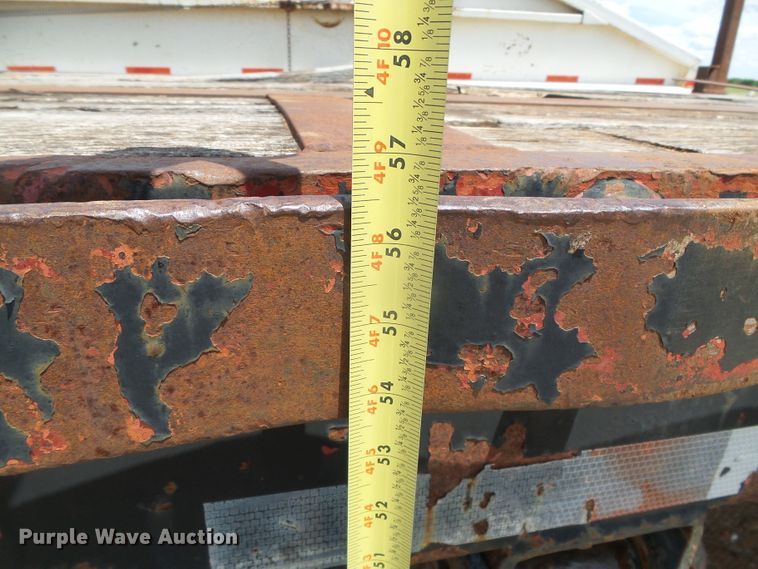 image for item DH4942 1981 Fruehauf flatbed trailer