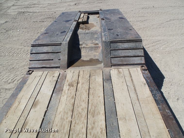 image for item DH4946 1990 Trail King TK100-DGP488 lowboy equipment trailer