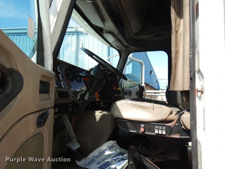 image for item DH5349 2007 International 9400i semi truck