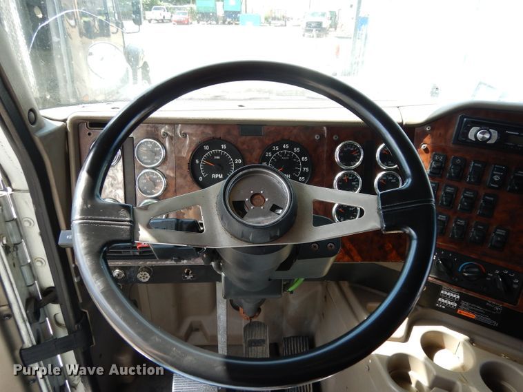 image for item DH5349 2007 International 9400i semi truck