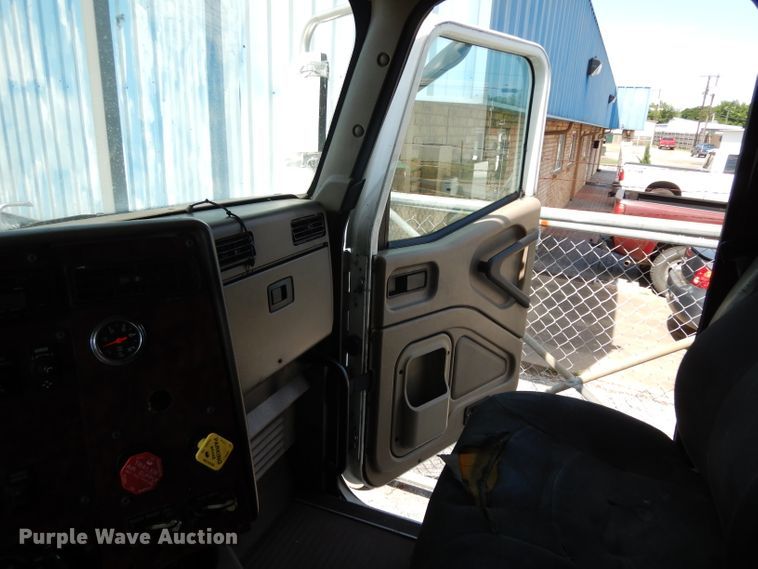 image for item DH5349 2007 International 9400i semi truck