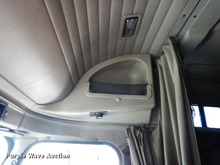 image for item DH5349 2007 International 9400i semi truck