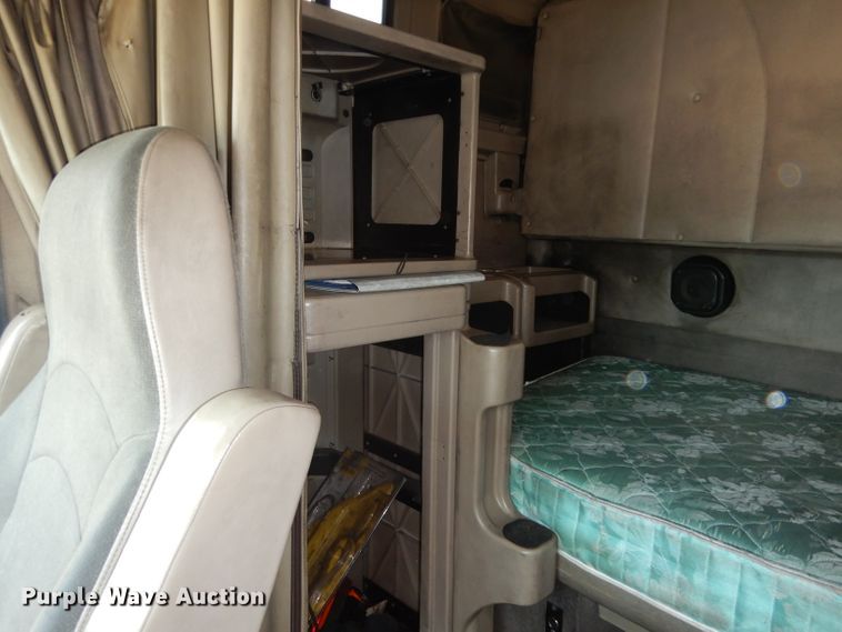 image for item DH5349 2007 International 9400i semi truck