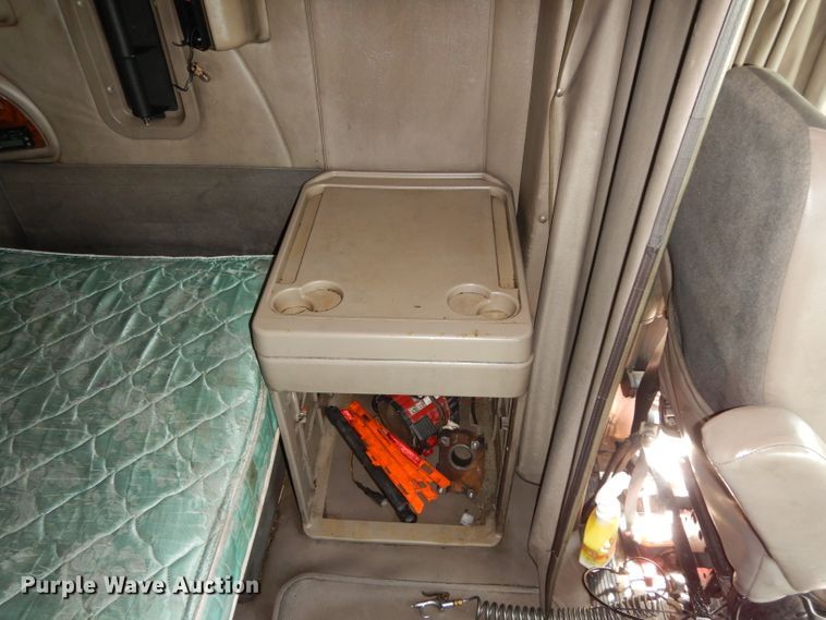 image for item DH5349 2007 International 9400i semi truck