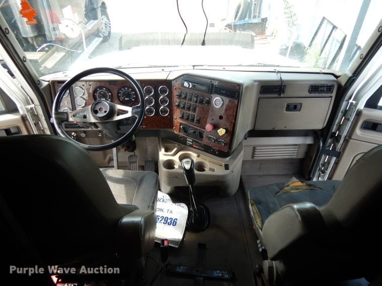 image for item DH5349 2007 International 9400i semi truck