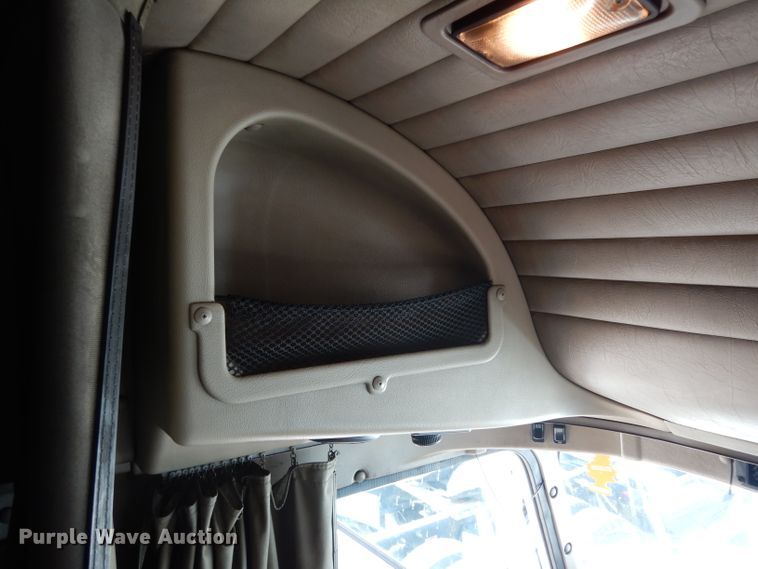 image for item DH5349 2007 International 9400i semi truck