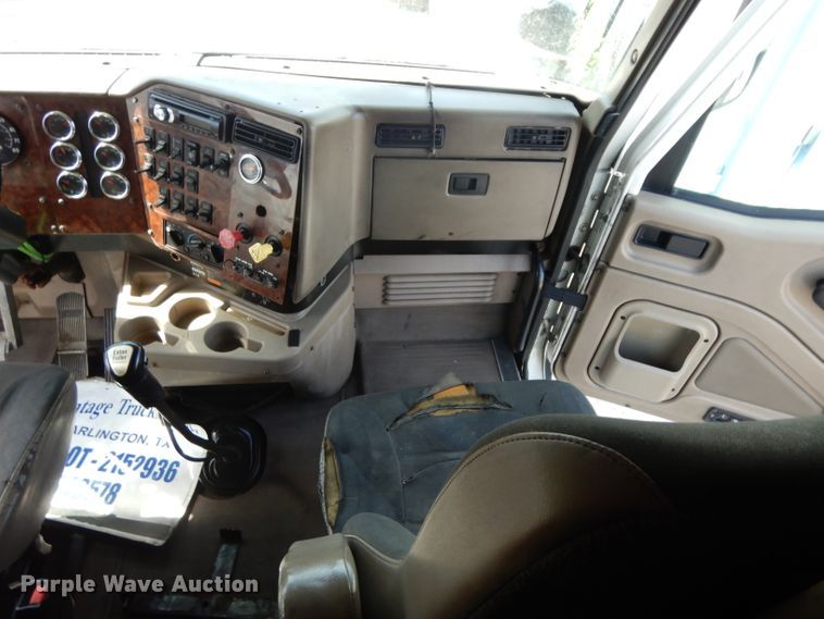 image for item DH5349 2007 International 9400i semi truck