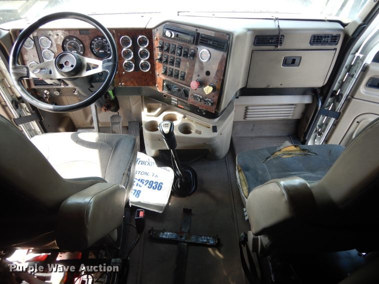 image for item DH5349 2007 International 9400i semi truck